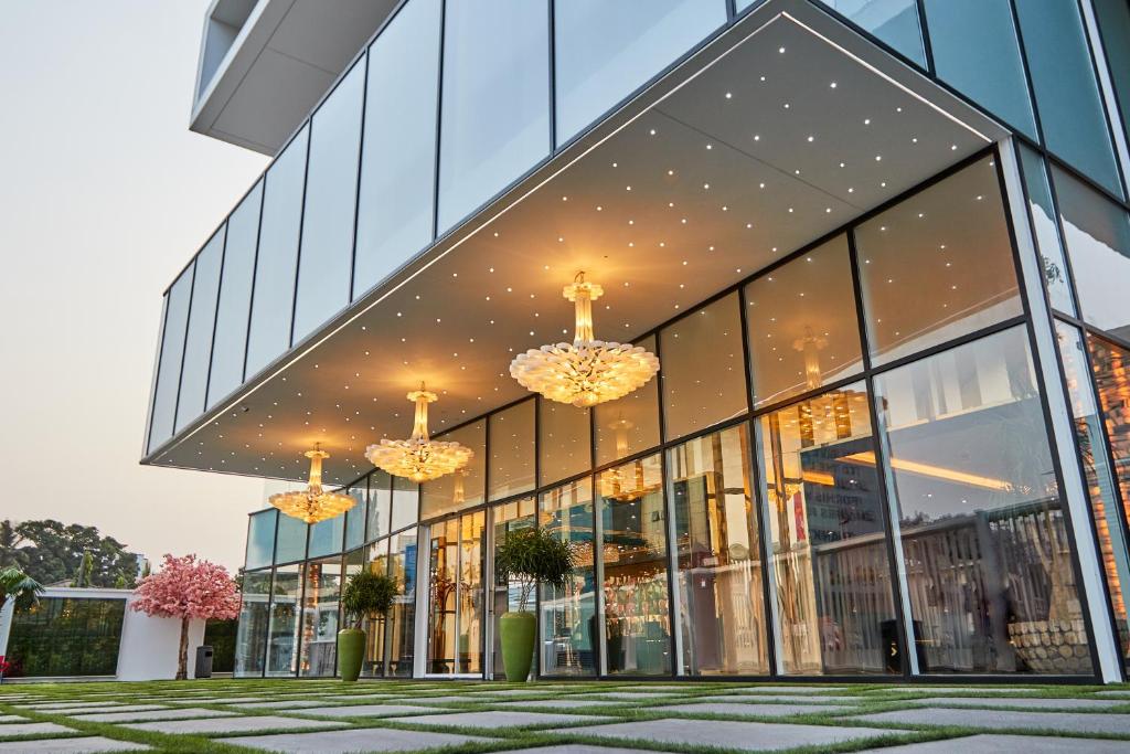 Number One Oxford Street Hotel & Suites - Image 1