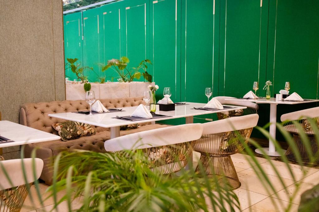 Number One Oxford Street Hotel & Suites - Image 4